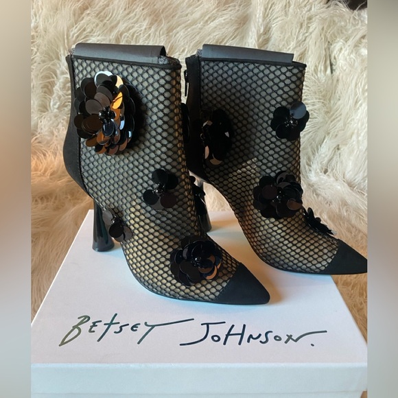 👄 NWT 👄 Betsey Johnson, Navey Embellished Dress Booties, Black, Size 9.5 - Picture 7 of 16